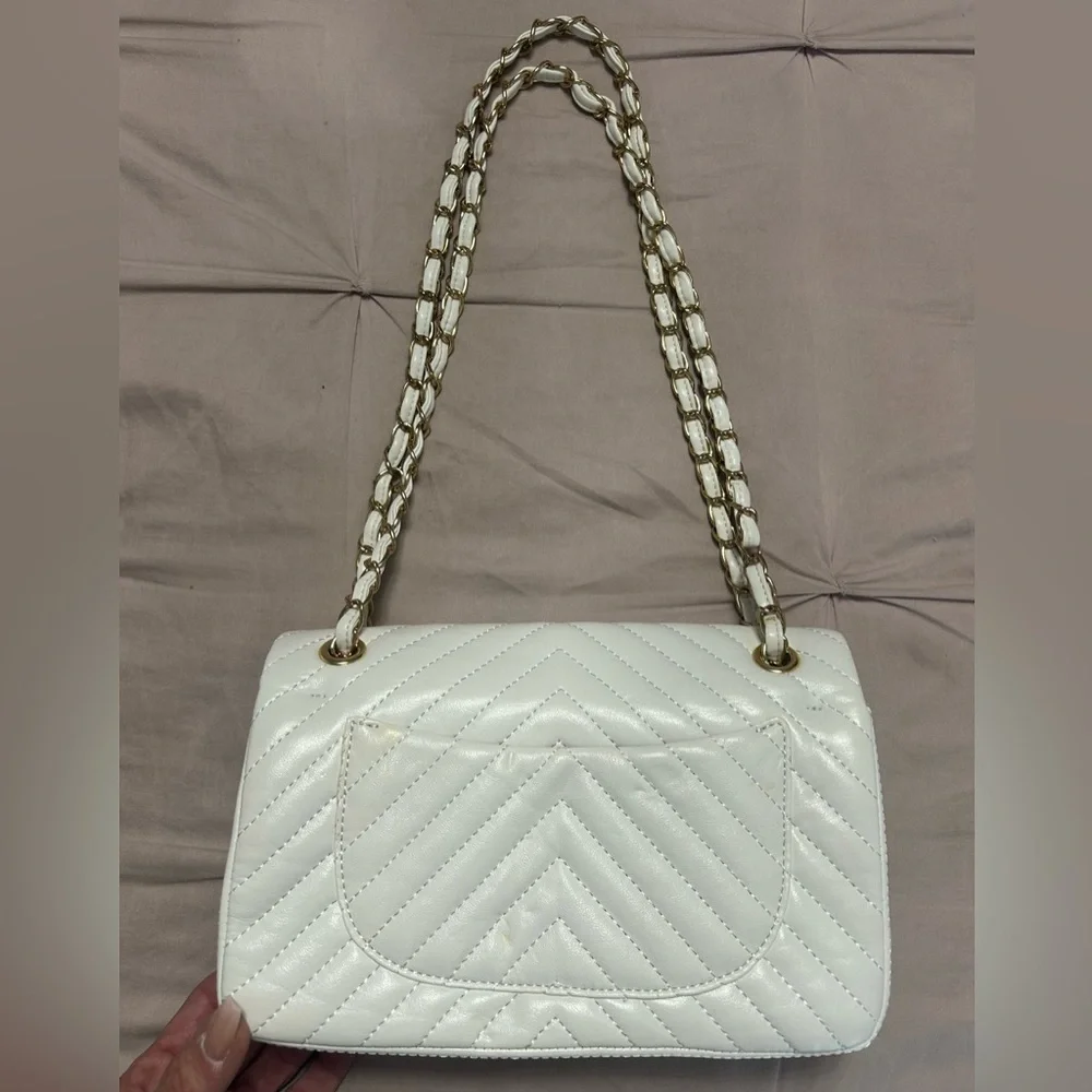 Brand New Elegant White Quilted Chain Shoulder Bag - Picture 4 of 5